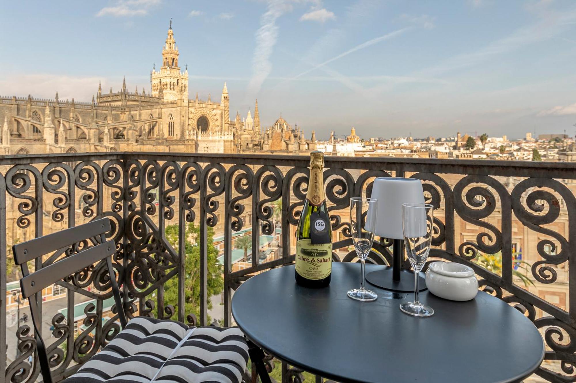 Isg Apartments The Most Exclusive Apartment In Sevillaparking Εξωτερικό φωτογραφία