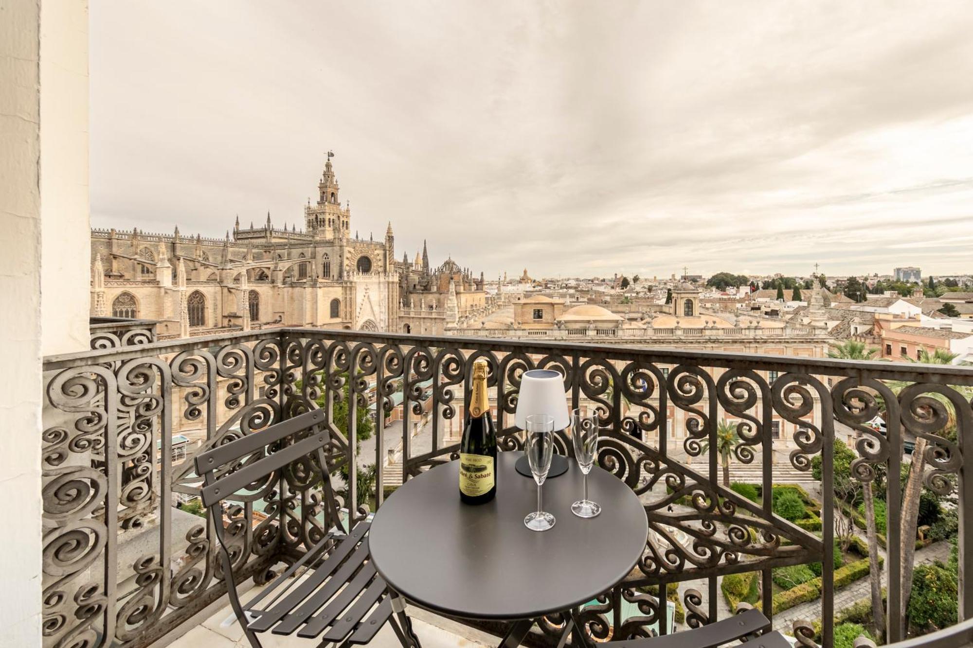 Isg Apartments The Most Exclusive Apartment In Sevillaparking Εξωτερικό φωτογραφία