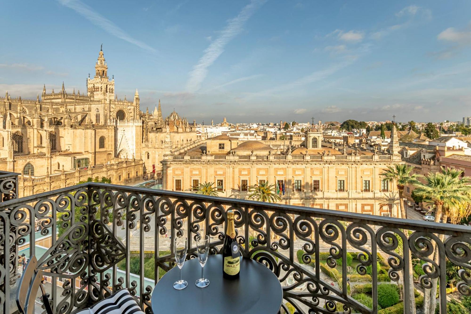 Isg Apartments The Most Exclusive Apartment In Sevillaparking Εξωτερικό φωτογραφία